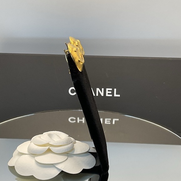 CHANEL Gold Iconic CC Logo Earrings - Picture 16 of 16